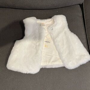 NWT Baby Fluffy Vest size 18-24 months Gymboree